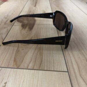 Authentic DKNY Sunglasses Women Brown Tortoise with Cream Tips.
